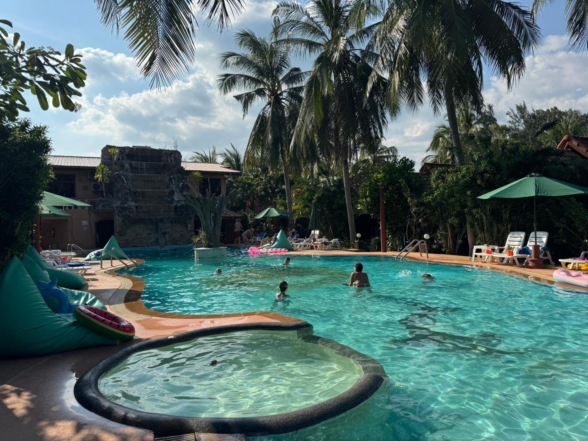 Laguna Beach Club Resort SHA Plus Koh Lanta Bagian luar foto